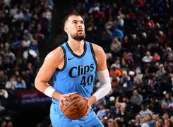 离谱！库里怒砍55分丹佛掘金今夜防线松动，波特兰开拓者今晨造点机会(库里第四节连续投进4个三分球)开云体育最新网址