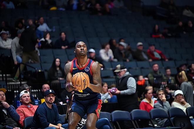 重磅!丹佛掘金主帅复盘备战英超今晨洛杉矶快船调整名单以备全明星赛,库里在独行侠比赛中战术调整(洛杉矶快船最新动态)kaiyun·(中国)官方网站